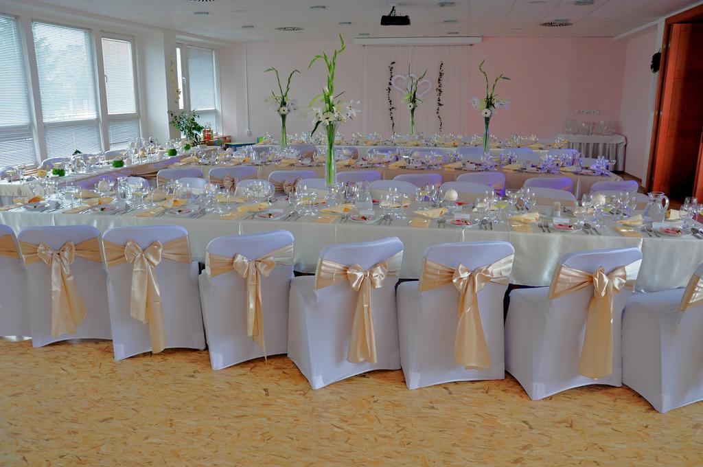 Tatra Hotel Poprad Buitenkant foto