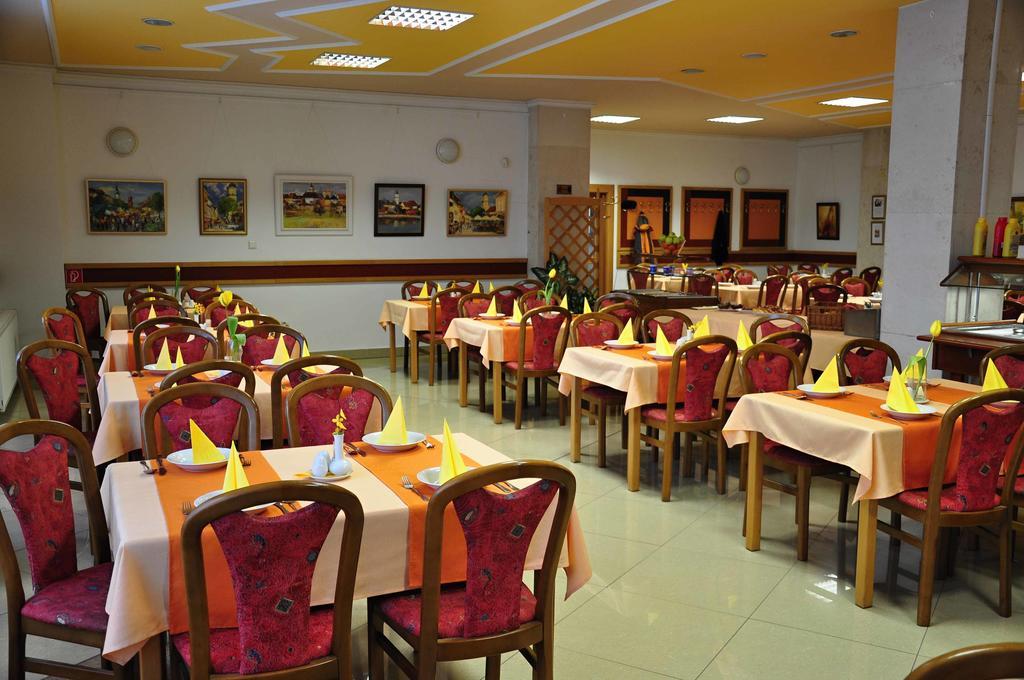 Tatra Hotel Poprad Buitenkant foto